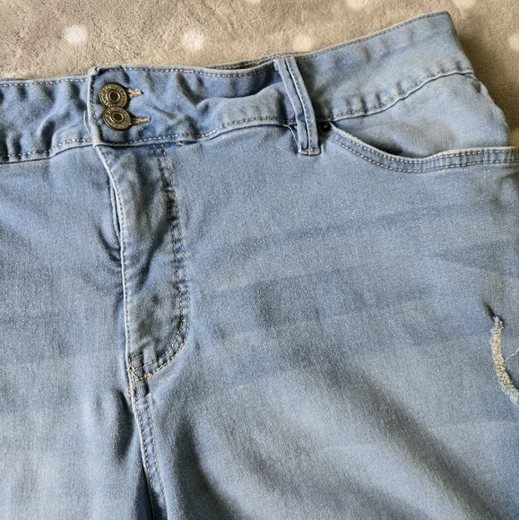 Royalty For Me Plus Size Blue Jean Shorts Cuffed Hem - Size 20 - Picture 3 of 10